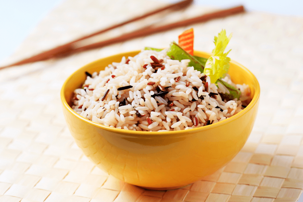 Food photography: bowl of rice on a light background