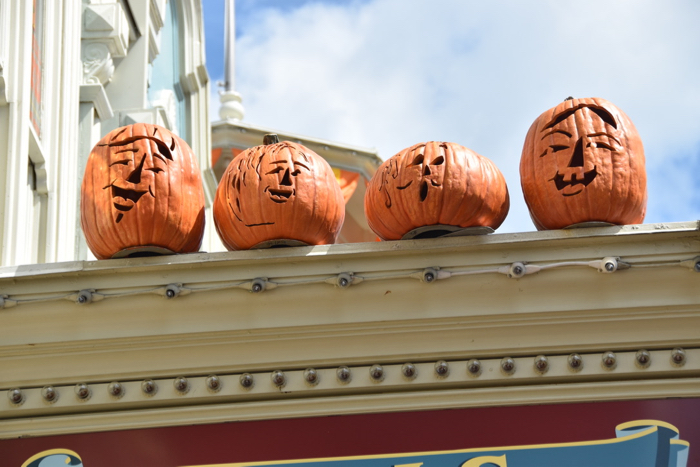 halloween restaurant promotions: let your guests know that you're celebrating halloween